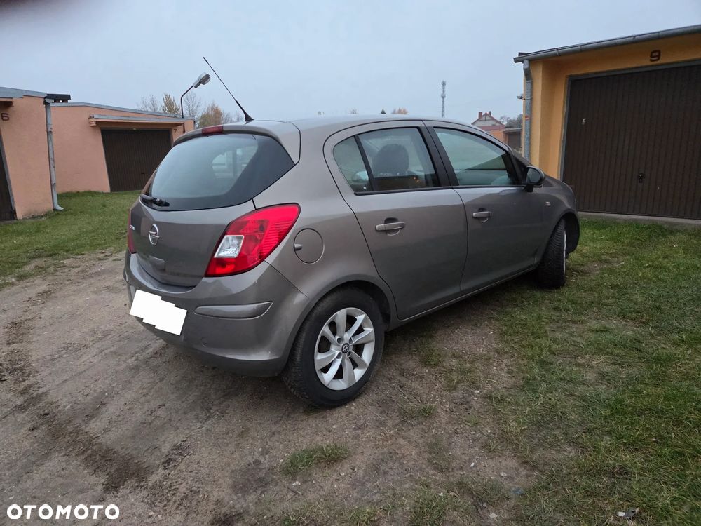 Opel Corsa 1.2 16V Cosmo - 3