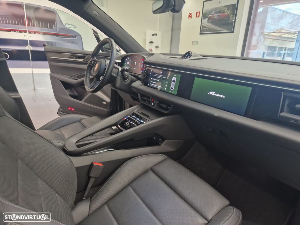 Porsche Macan Electric 4 - 25