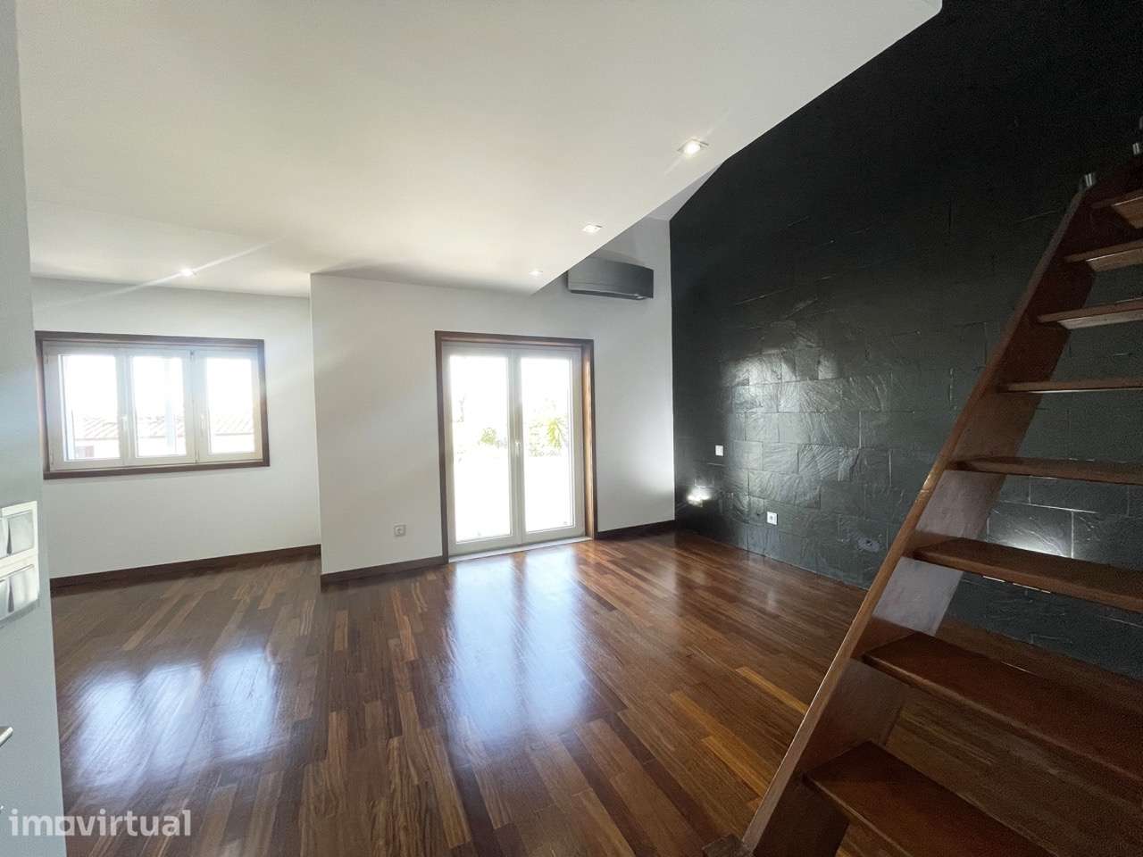 Moradia Exclusiva junto ao Mar com Piscina Interior Aquecida - Grande imagem: 4/16
