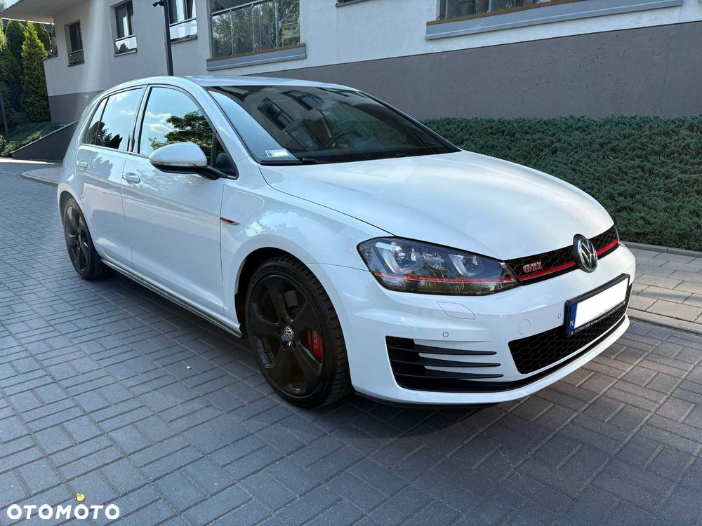 Volkswagen Golf - 2