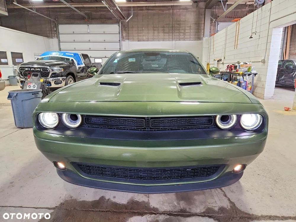 Dodge Challenger - 5