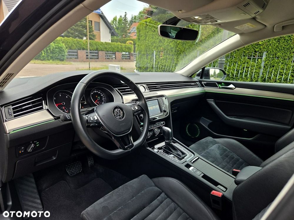 Volkswagen Passat Variant 2.0 TDI SCR 4Motion DSG Elegance - 9