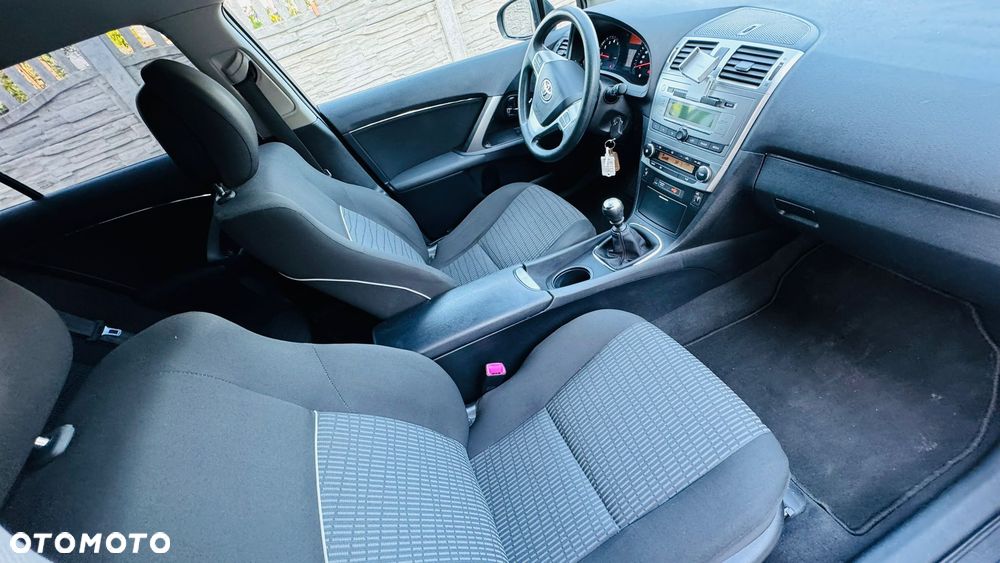 Toyota Avensis 1.6 Comfort - 24
