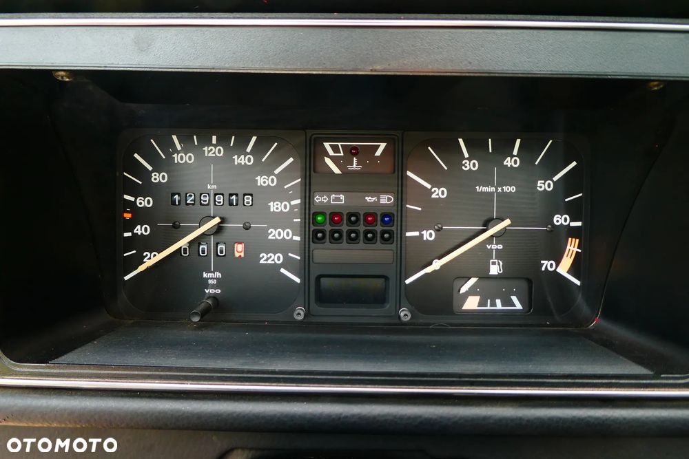 Volkswagen Golf 1.6 Base / C - 30