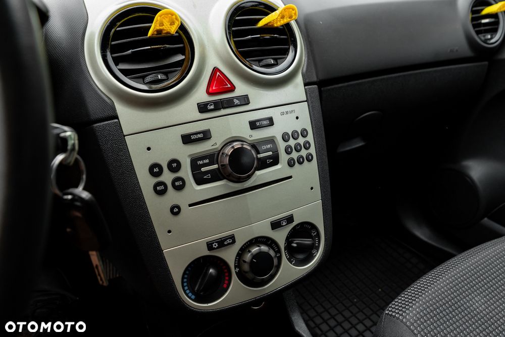 Opel Corsa 1.2 16V Cosmo - 32