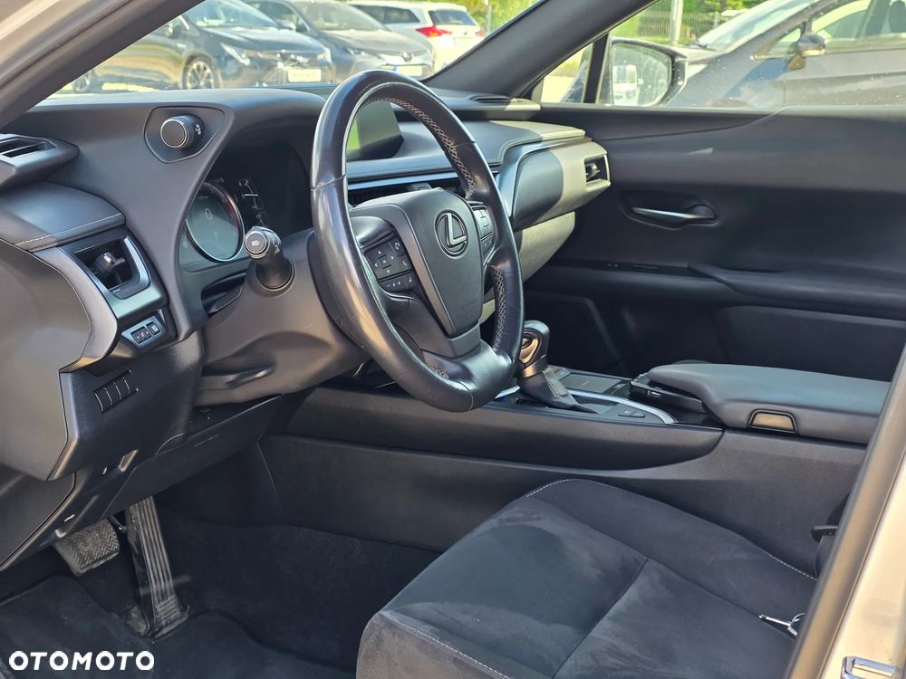 Lexus UX - 18