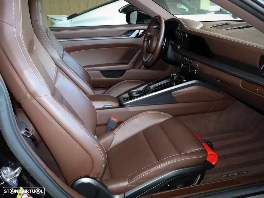 Porsche 911 (992) Carrera PDK - 19