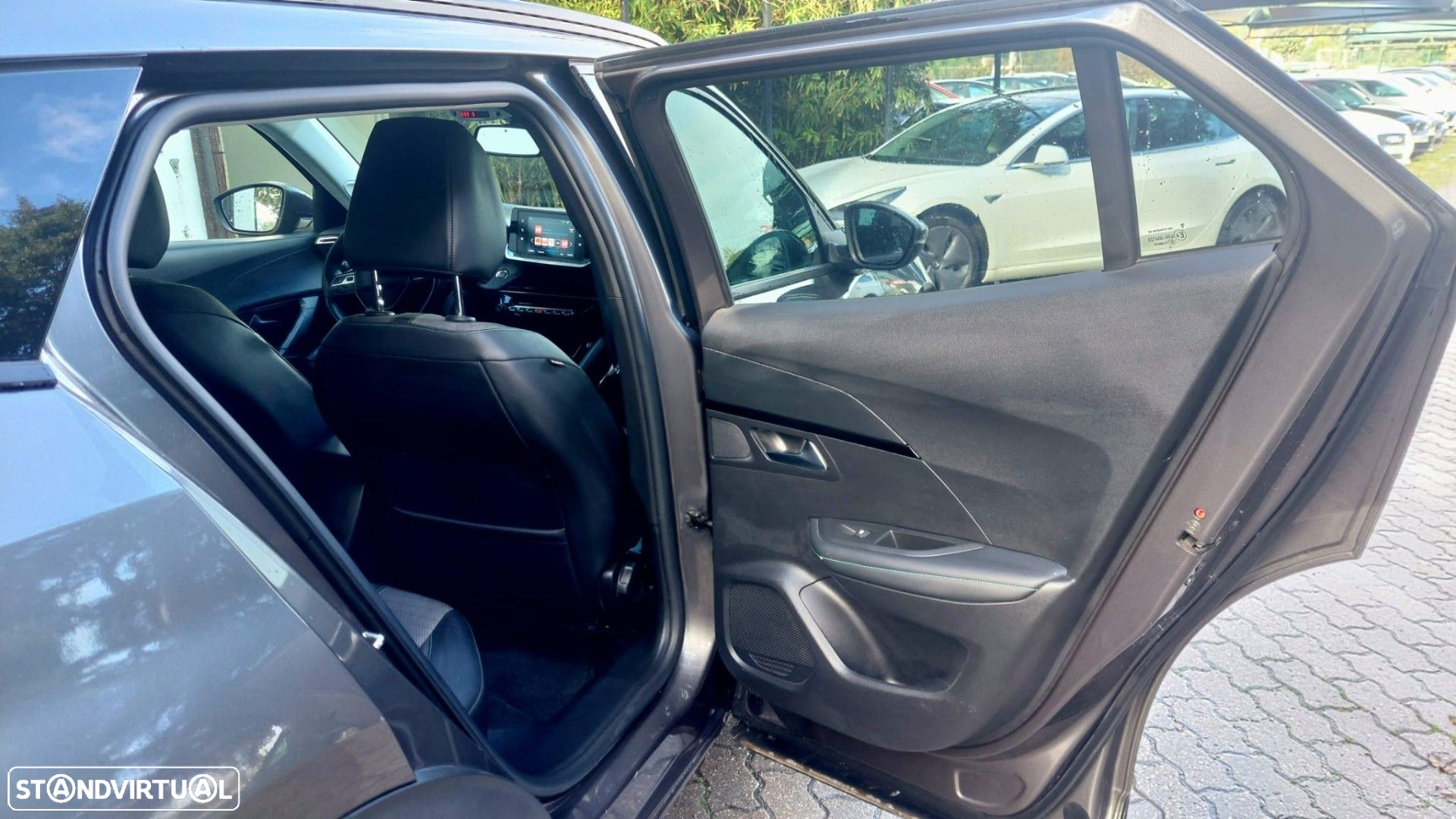 Peugeot 2008 1.5 BlueHDi Allure Pack - 9
