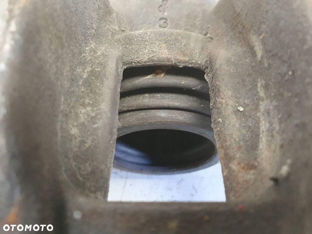 Volvo S60 II V60 I PRZEDNI ZACISK HAMULCOWY prawy przód pasażera 31471664 - 3