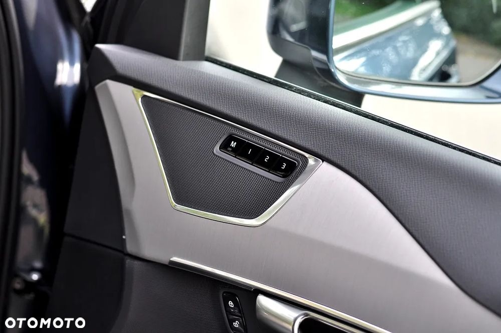 Volvo XC 90 B5 D AWD Geartronic Momentum Pro - 26