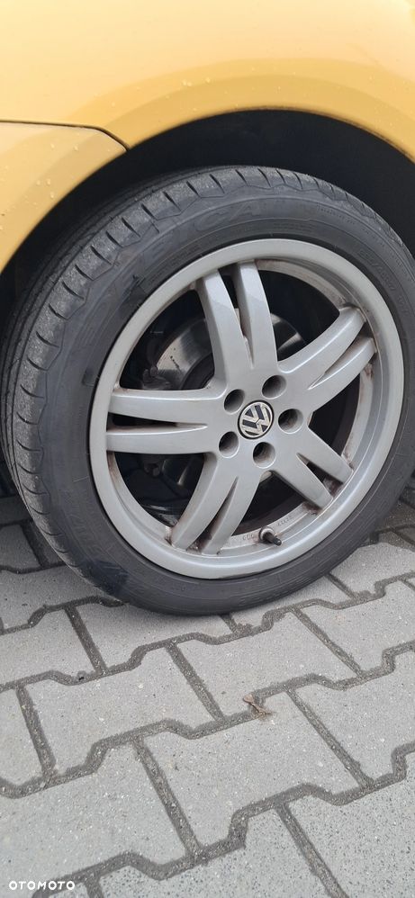 Volkswagen New Beetle - 14