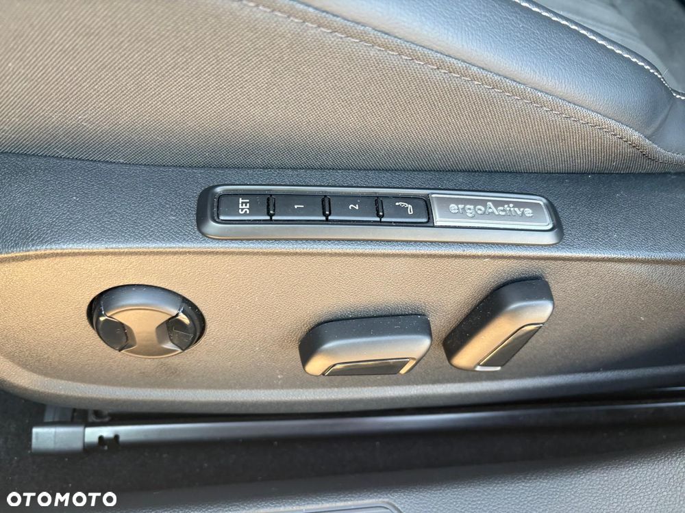 Volkswagen Golf 1.5 eTSI OPF DSG Style - 12