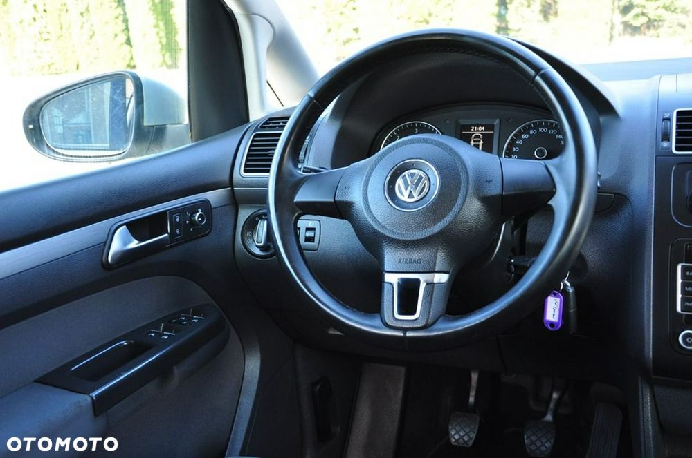 Volkswagen Touran - 31