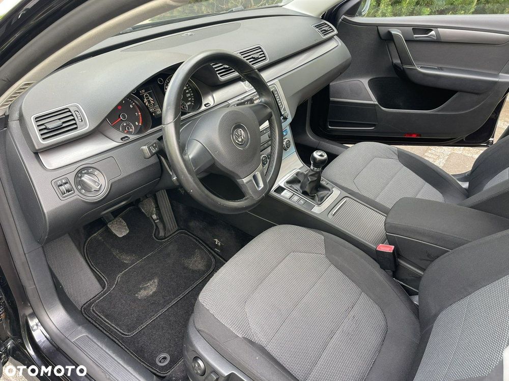 Volkswagen Passat - 16