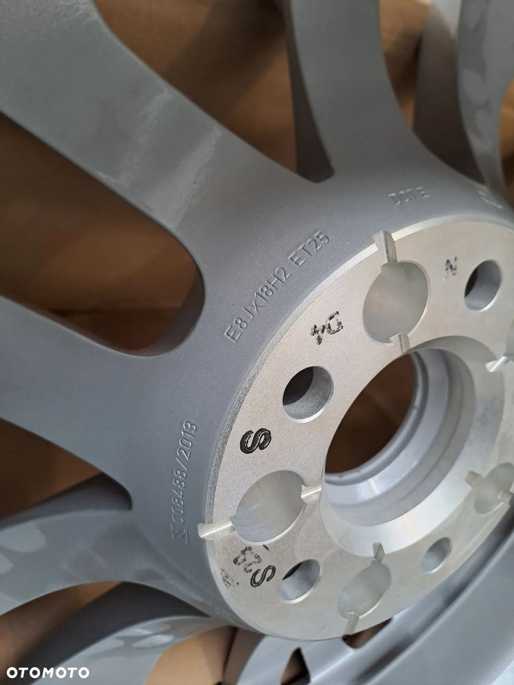 FELGI 5X112 8Jx18 CALI ET25 7G0601025H FELGI VW TOUREG pasują do SEAT SKODA AUDI felgi NOWE DEMO posiadają rysy Komplet - 9