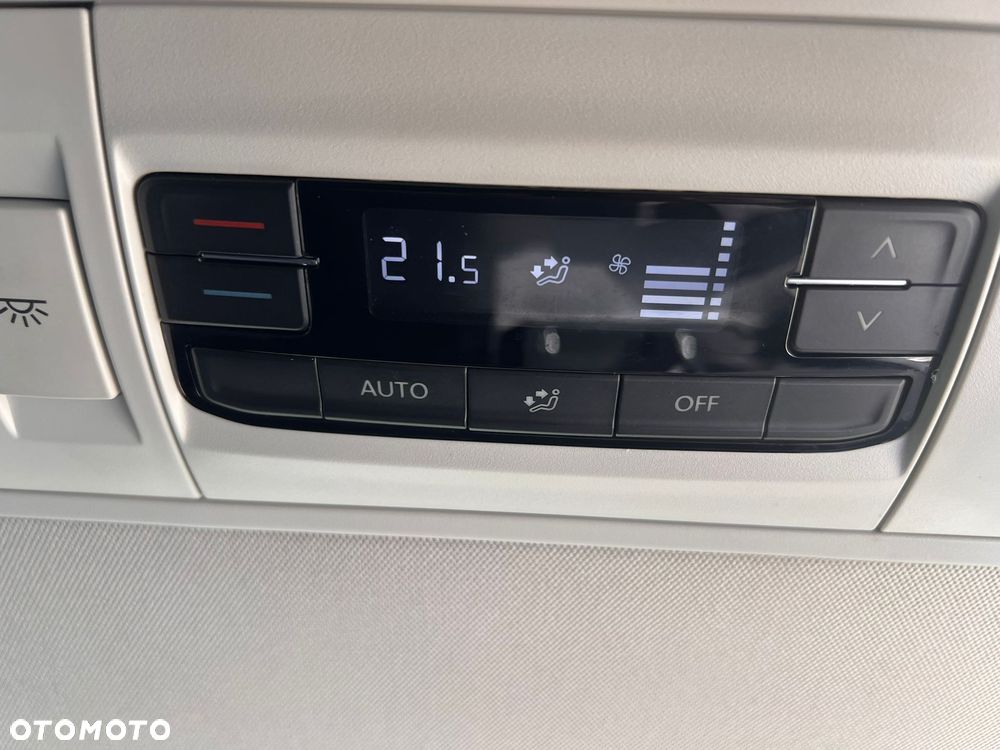 Volkswagen Caravelle - 16