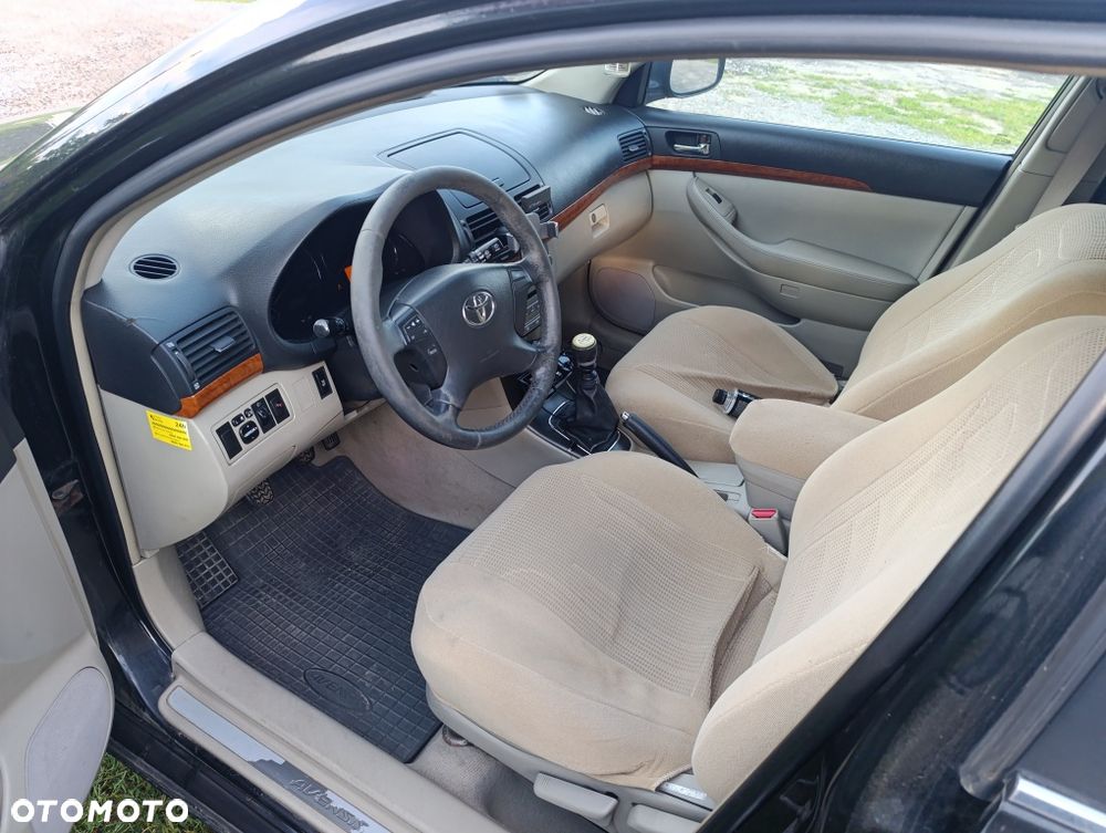 Toyota Avensis - 8