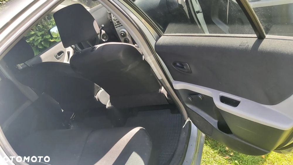 Toyota Yaris - 14