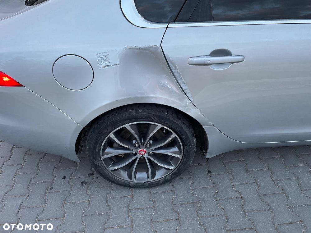 Jaguar XF 20d Prestige - 5