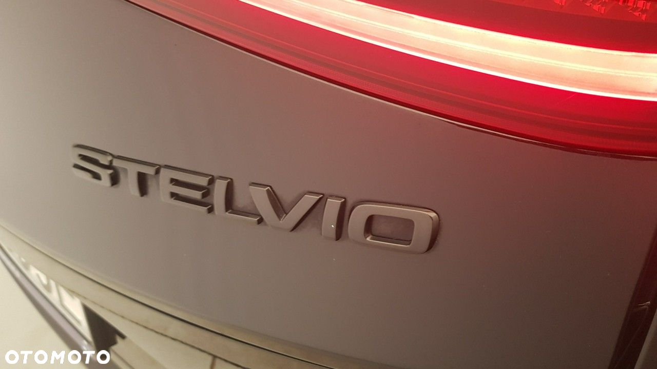 Alfa Romeo Stelvio - 16