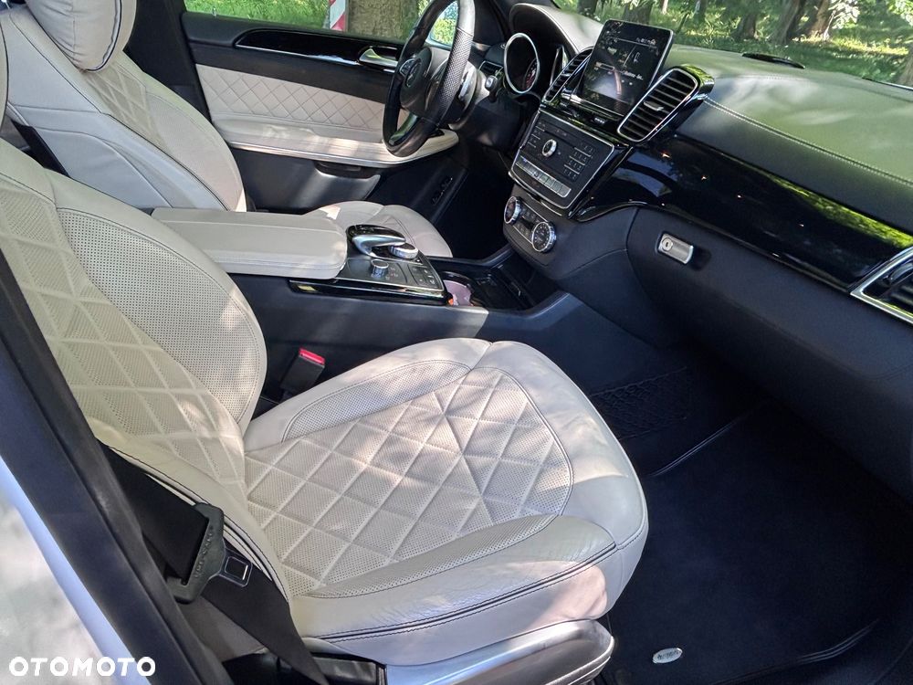 Mercedes-Benz GLS - 21
