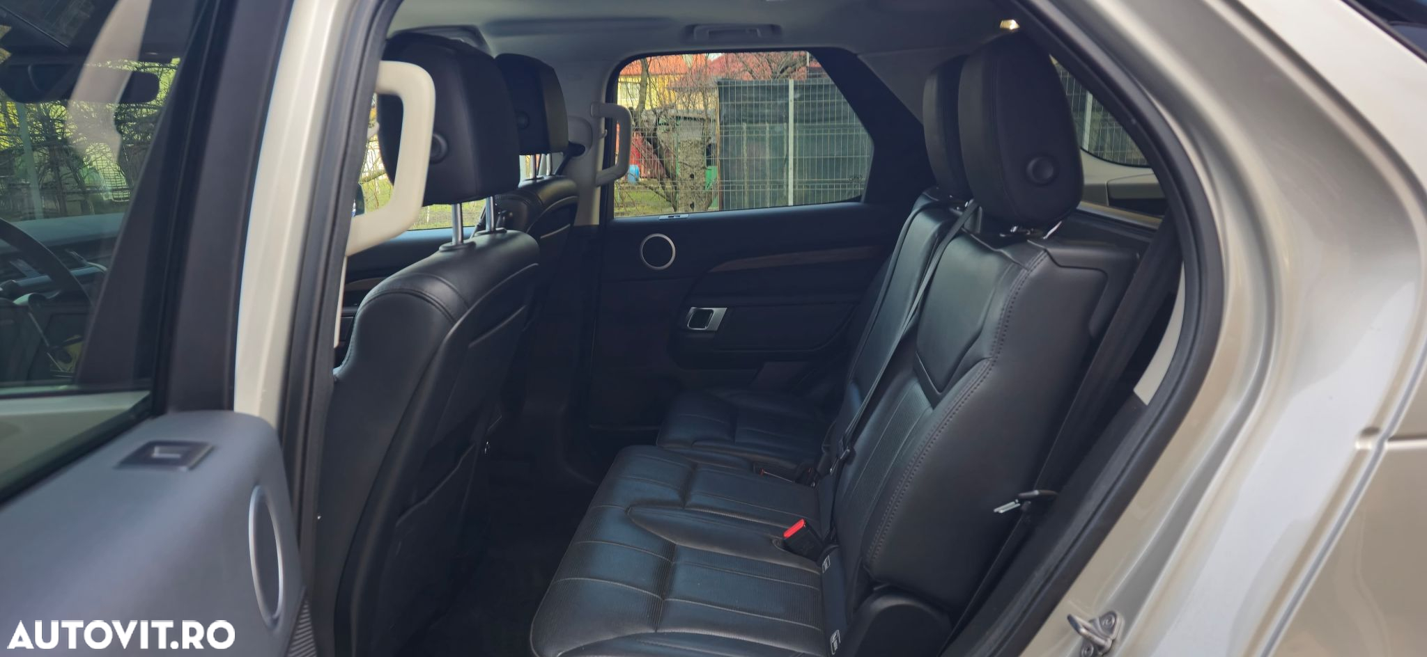 Land Rover Discovery 3.0 L TD6 SE - 9
