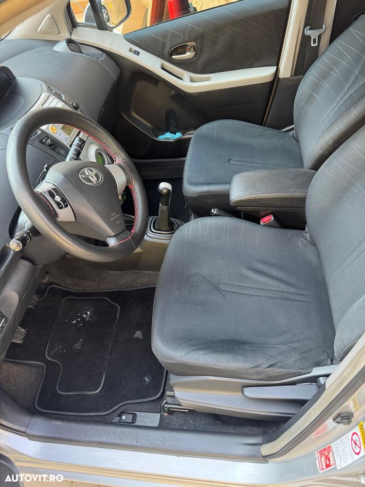 Toyota Yaris 1.3 Sol - 6
