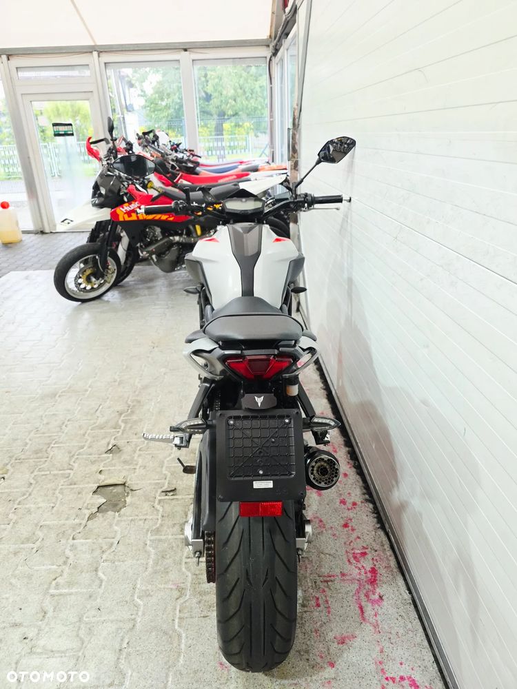 Yamaha MT - 8