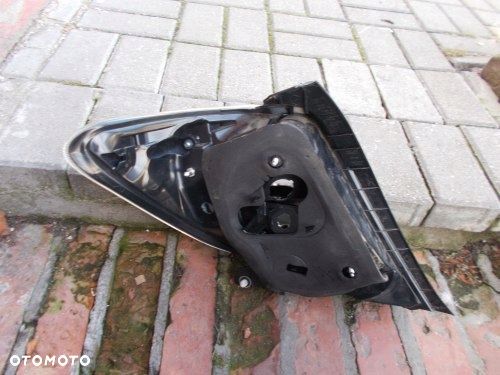 TOYOTA YARIS III HYBRID LAMPA TYLNA PRAWA LED EUROPA! - 2