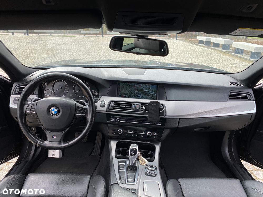 BMW Seria 5 525d xDrive - 12