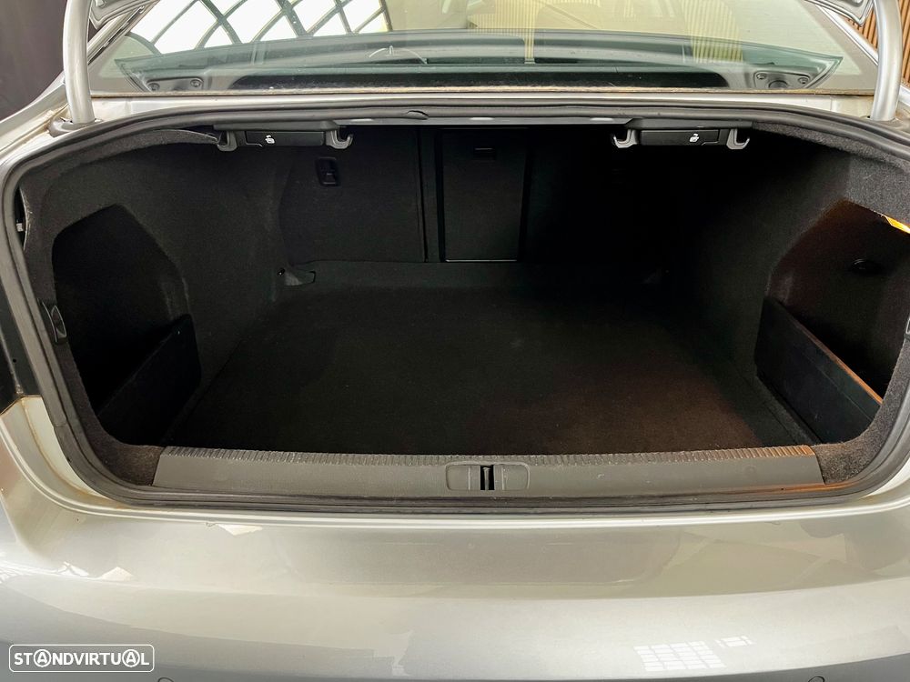 VW Passat 1.6 TDI Confortline - 18