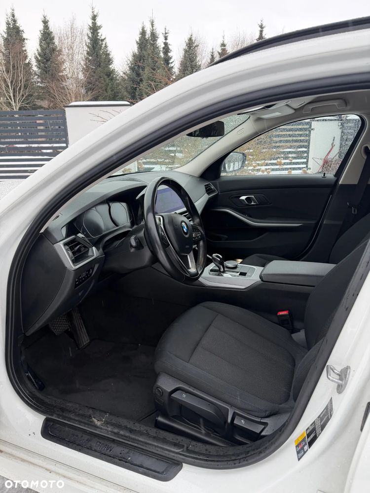 BMW Seria 3 330e xDrive Sport - 6