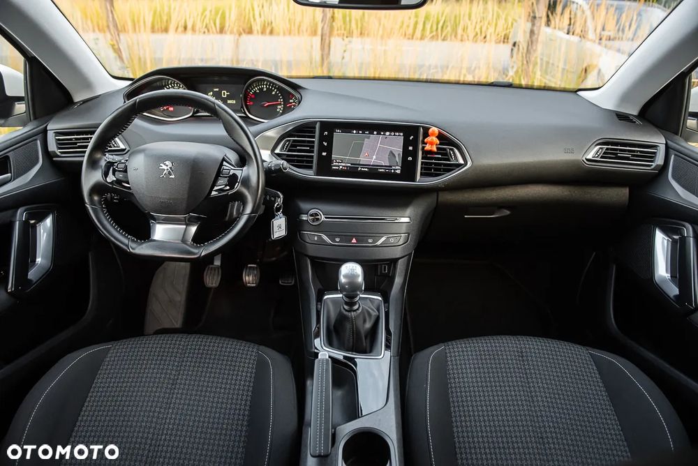 Peugeot 308 1.5 BlueHDi Allure Pack S&S - 25