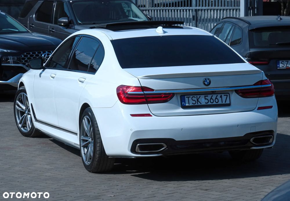 BMW Seria 7 750Li xDrive - 33
