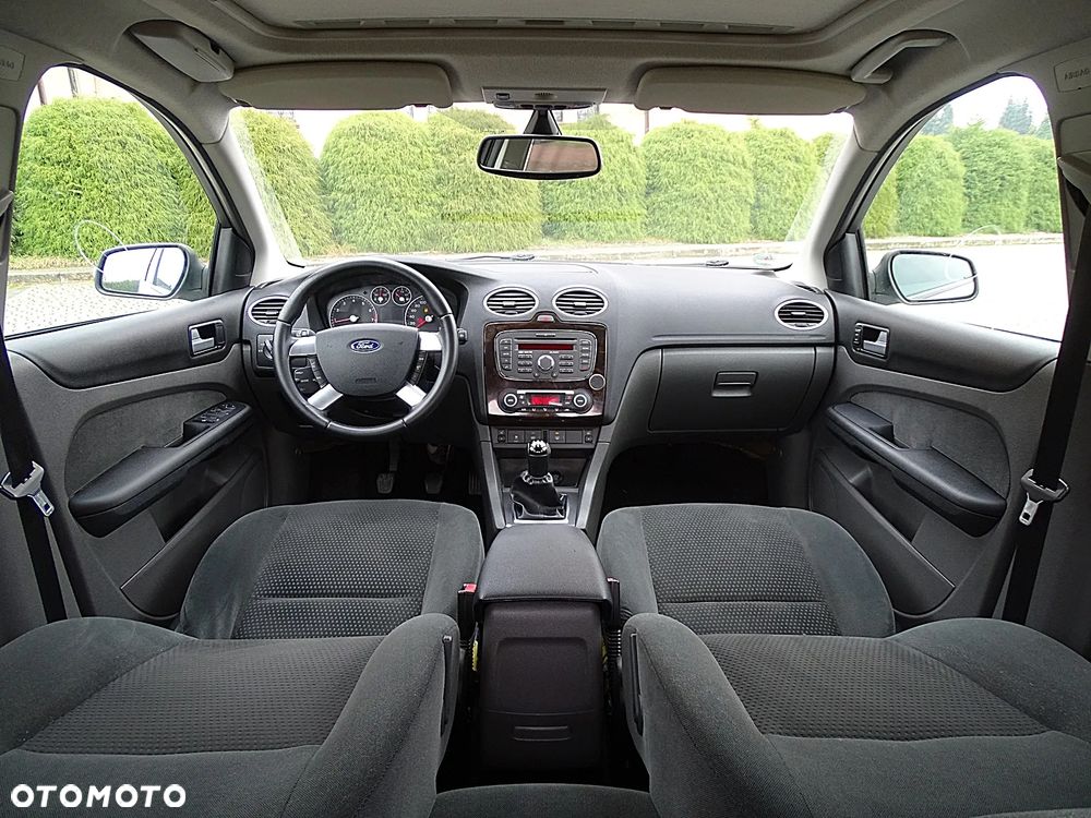 Ford Focus 1.8 FF Ghia - 27