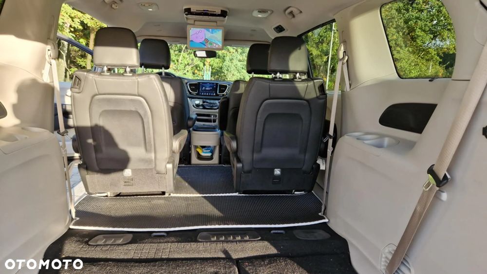 Chrysler Pacifica - 12