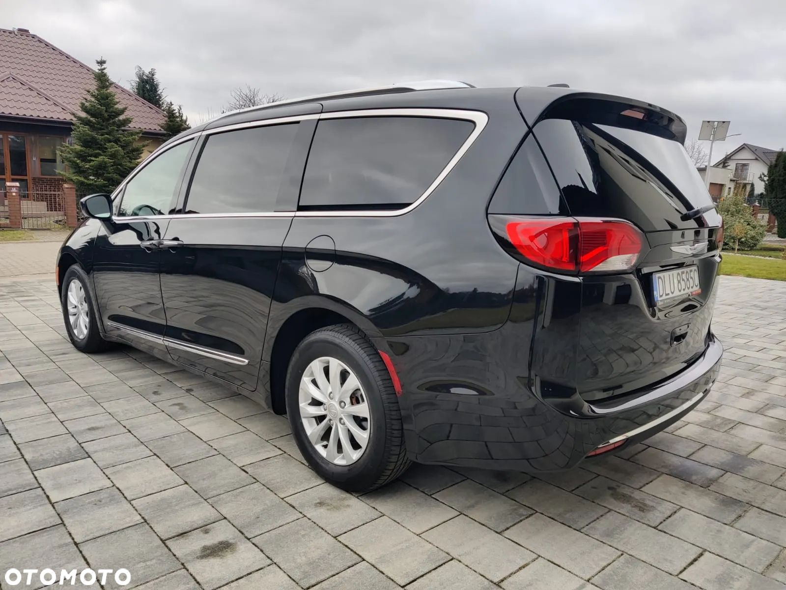 Chrysler Pacifica - 4
