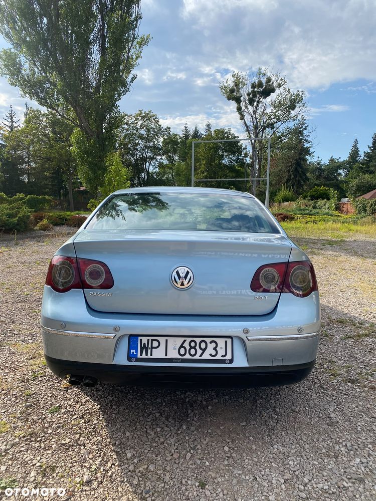 Volkswagen Passat 2.0 TDI Individual - 6