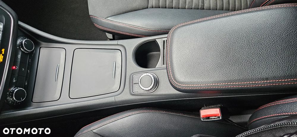Mercedes-Benz GLA - 30