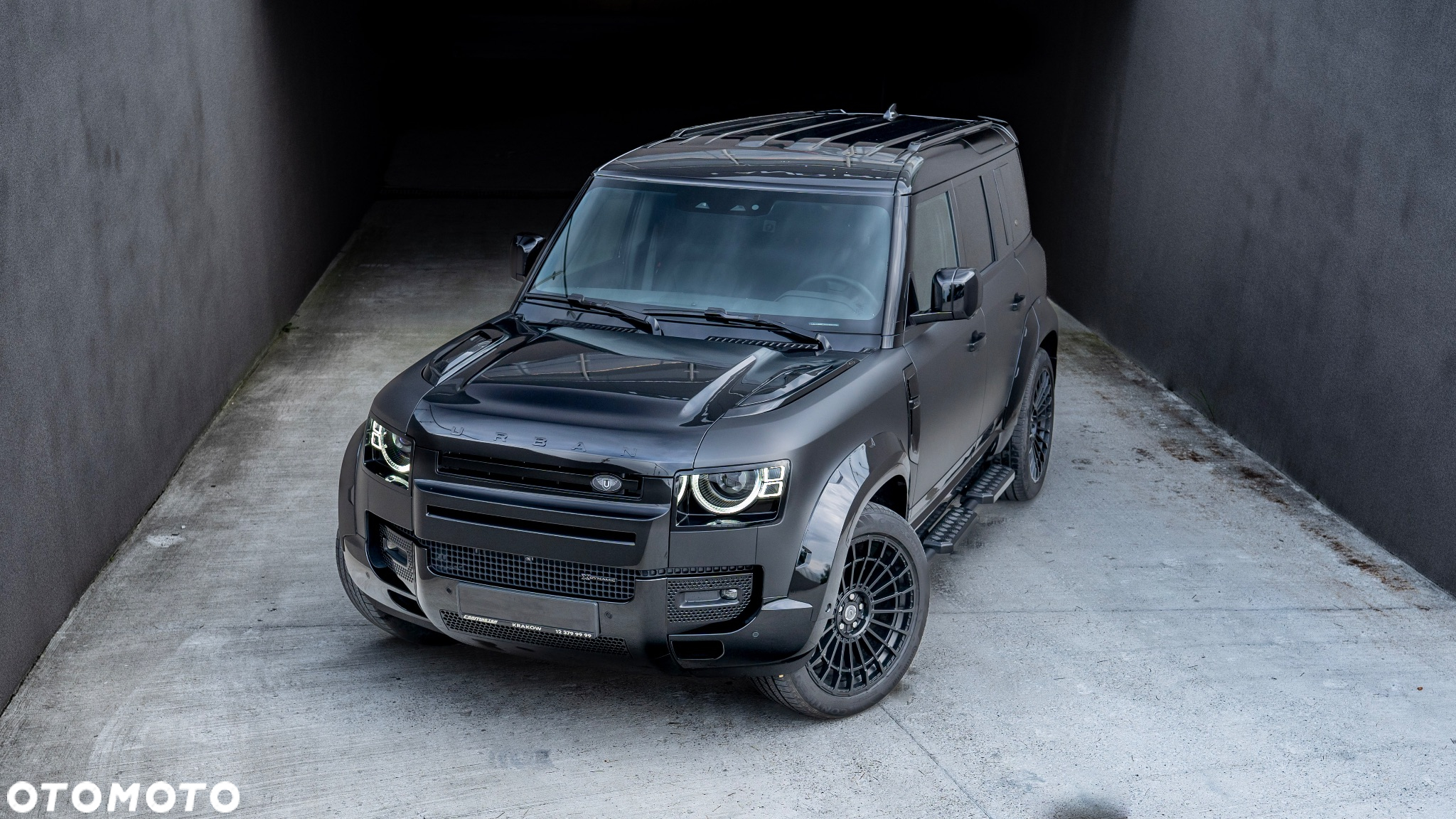 Land Rover Defender - 32