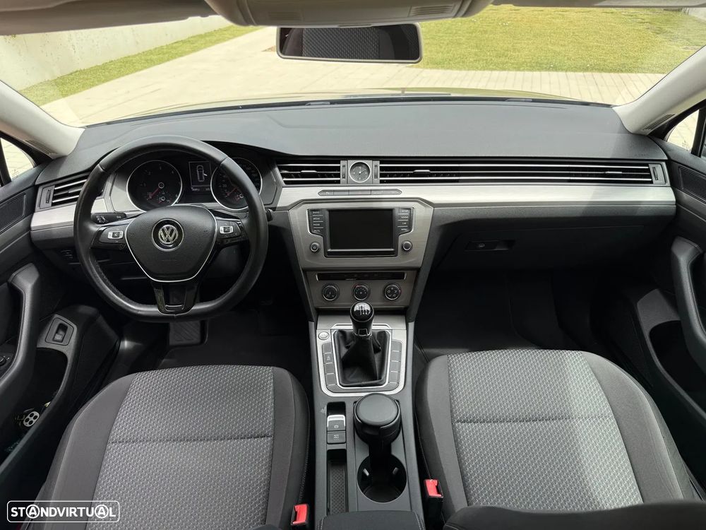 VW Passat Variant 1.6 TDI BlueMotion - 25