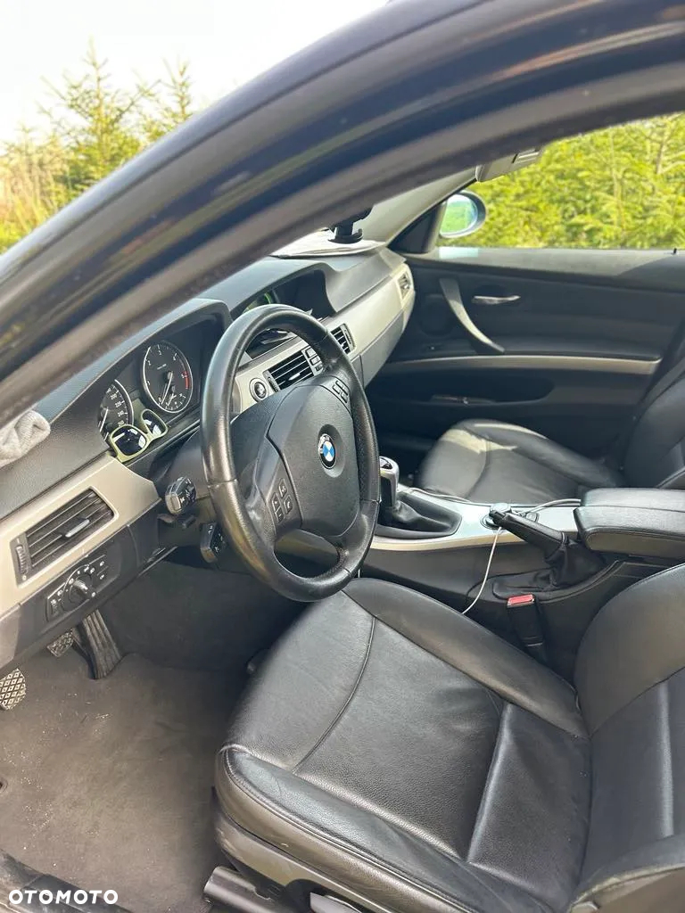 BMW Seria 3 320d DPF Touring - 2