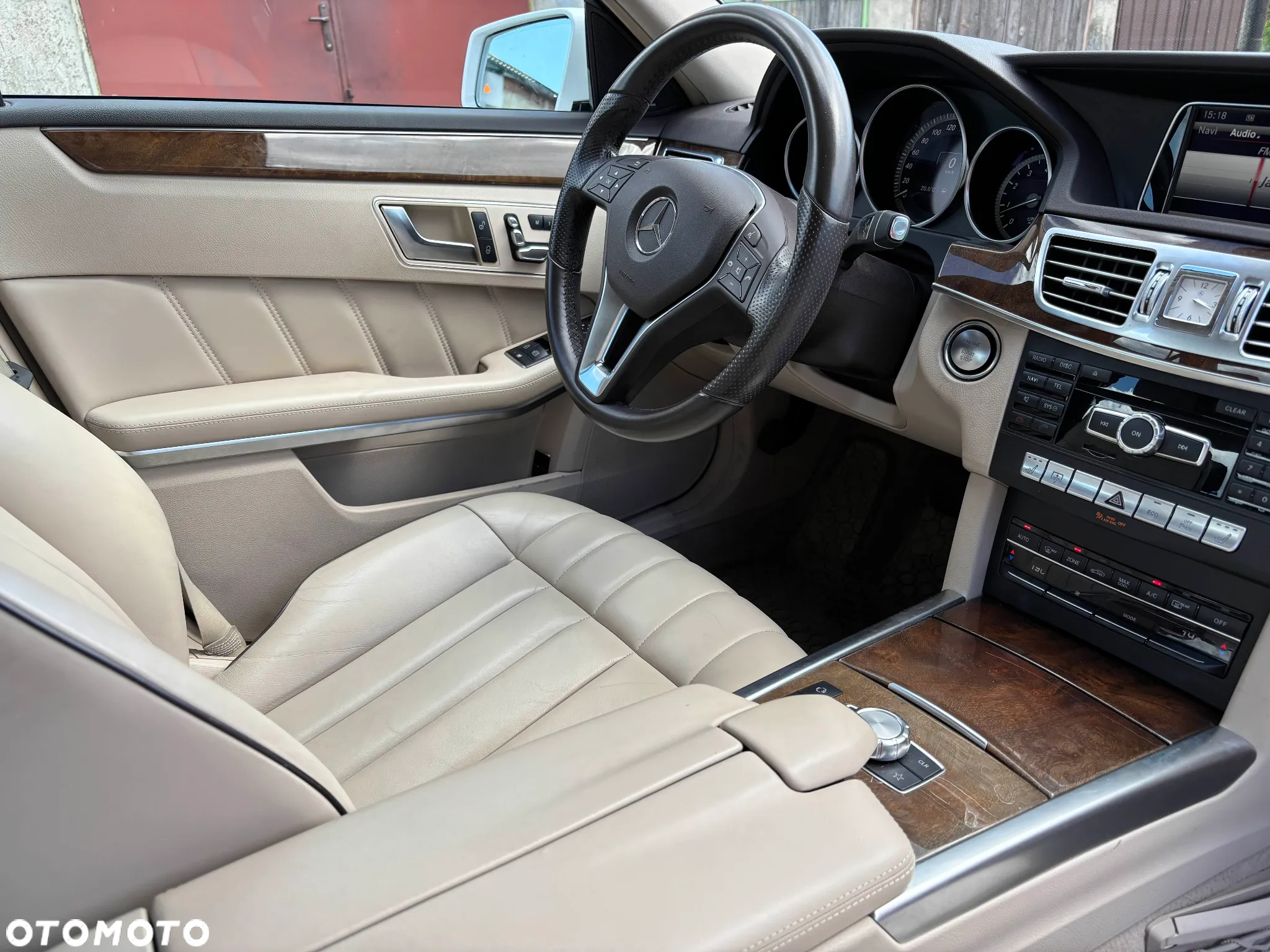 Mercedes-Benz Klasa E 350 T 4Matic 7G-TRONIC Elegance - 11