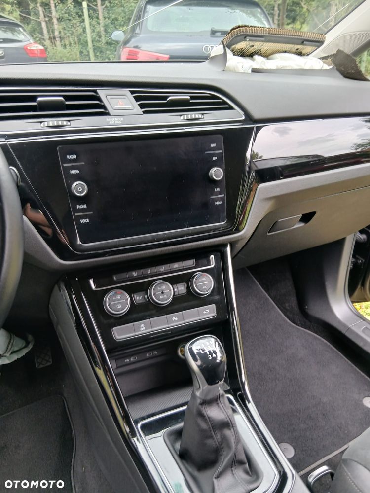 Volkswagen Touran 2.0 TDI SCR Comfortline - 22