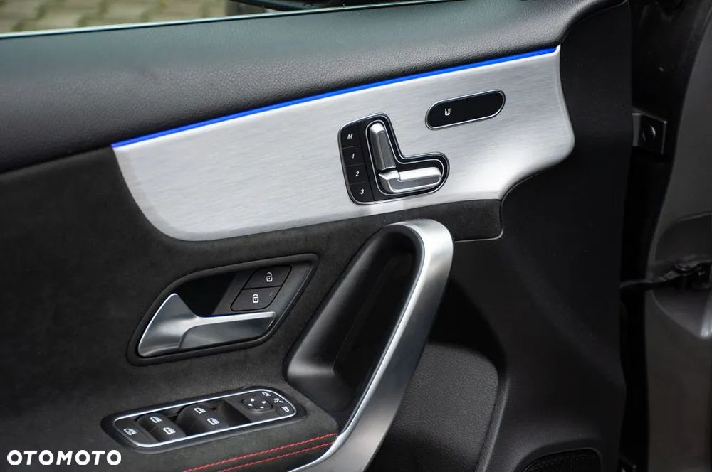 Mercedes-Benz Klasa A 180 d AMG Line 7G-DCT - 40