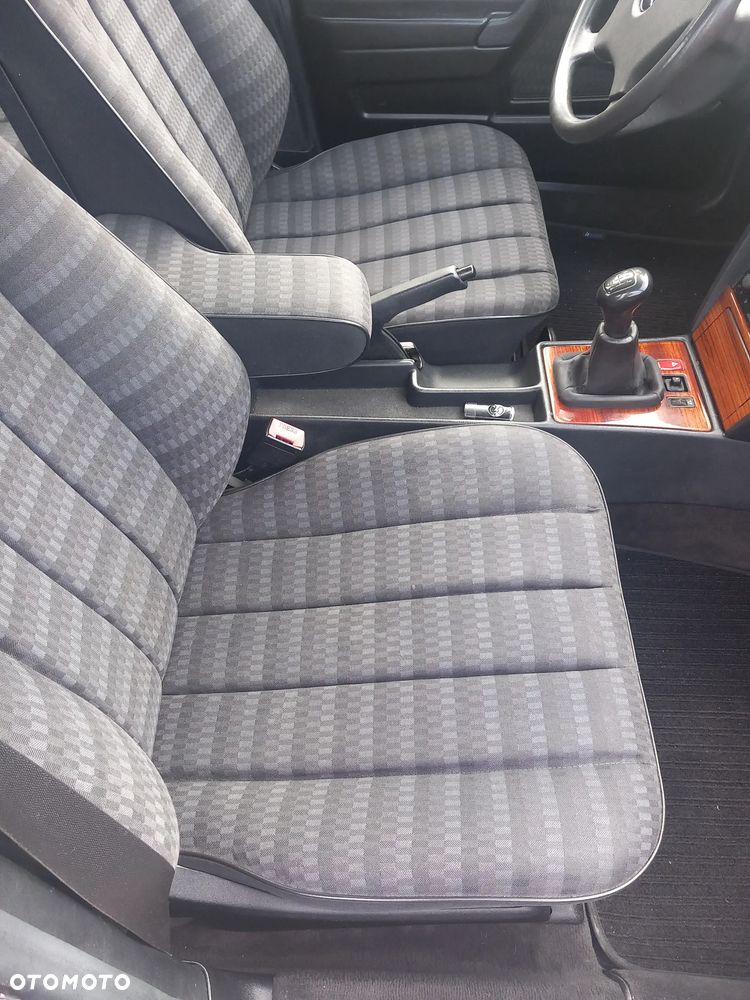 Mercedes-Benz W201 (190) - 14
