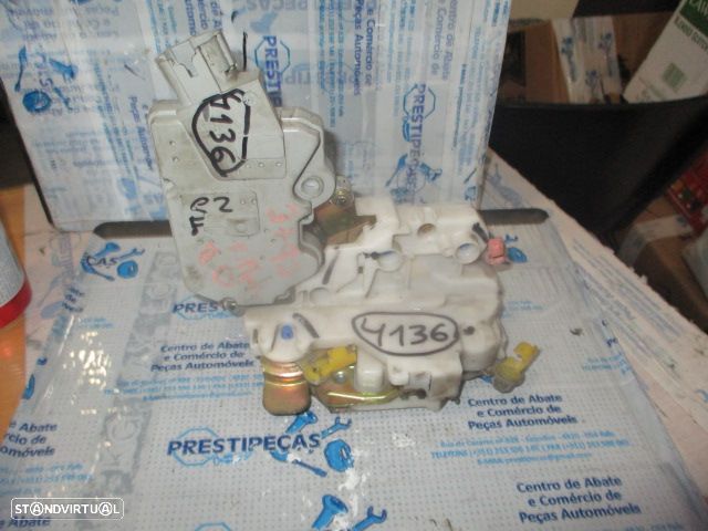 Fecho A3029 NISSAN PRIMERA P11 1999 FE 6 Pinos NISSAN PRIMERA 2 GT 1997 2.0I 150CV 4P CINZA FE 6 PINOS - 1