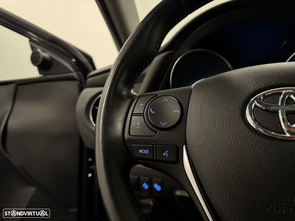 Toyota Auris Touring Sports 1.8 HSD Comfort +P.Techno+P.Sport - 51