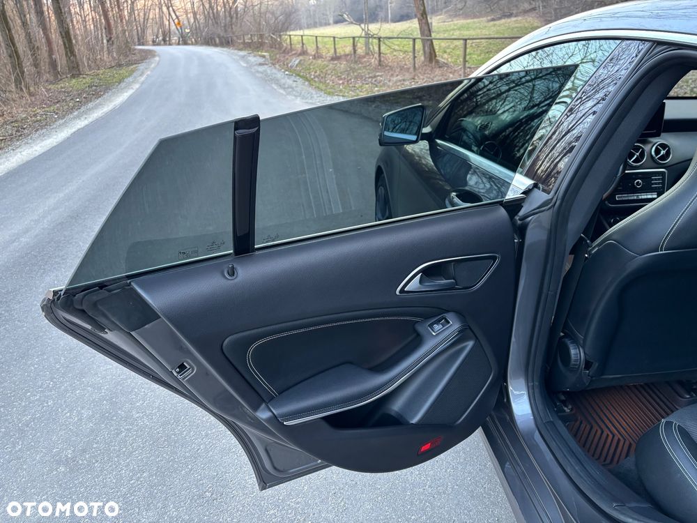 Mercedes-Benz CLA 180 7G-DCT UrbanStyle Edition - 13