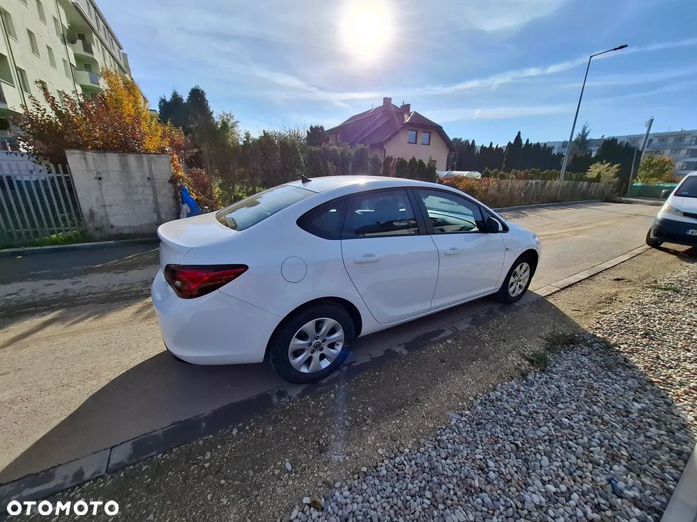 Opel Astra IV 1.6 CDTI Executive - 13